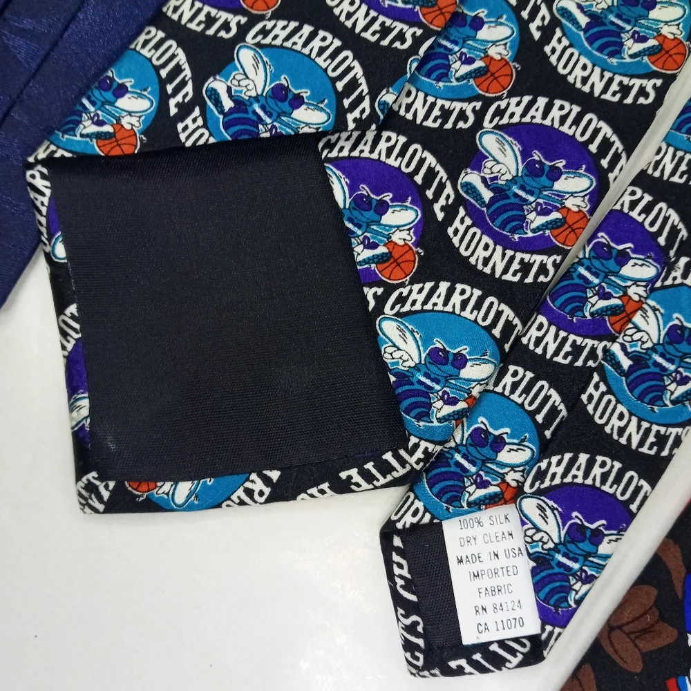 Vintage NBA Charlotte Hornets Men's Silk Neck Tie RM Sports - Picture 5 of 5
